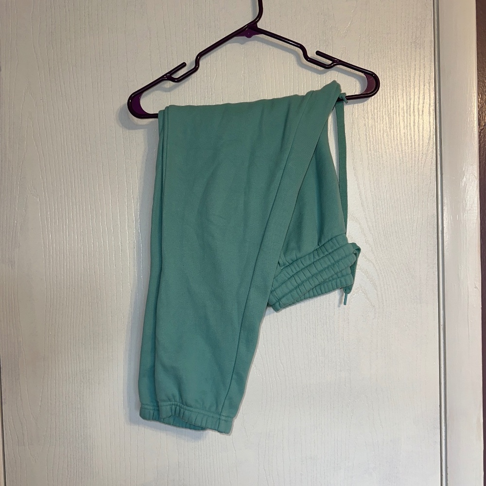 Where everywhere fabletics joggers